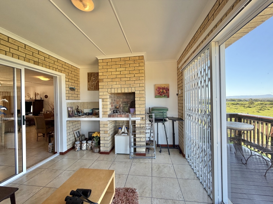 3 Bedroom Property for Sale in Wavecrest Eastern Cape